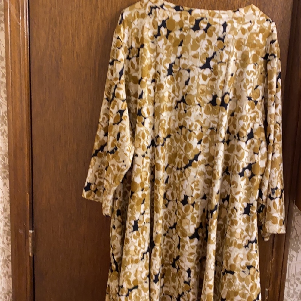 Tunic in animal print like NWT 3/4 sleeves with pockets Has high low hem - Picture 6 of 7